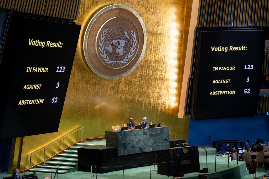 Résultats du vote de l'Assemblée générale sur la résolution déclarant la traite des Africains réduits en esclavage comme étant le plus grave crime contre l'humanité.